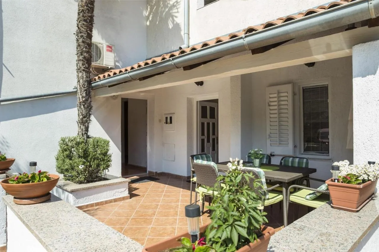 Apartment Dorjan Karmelo Rovinj