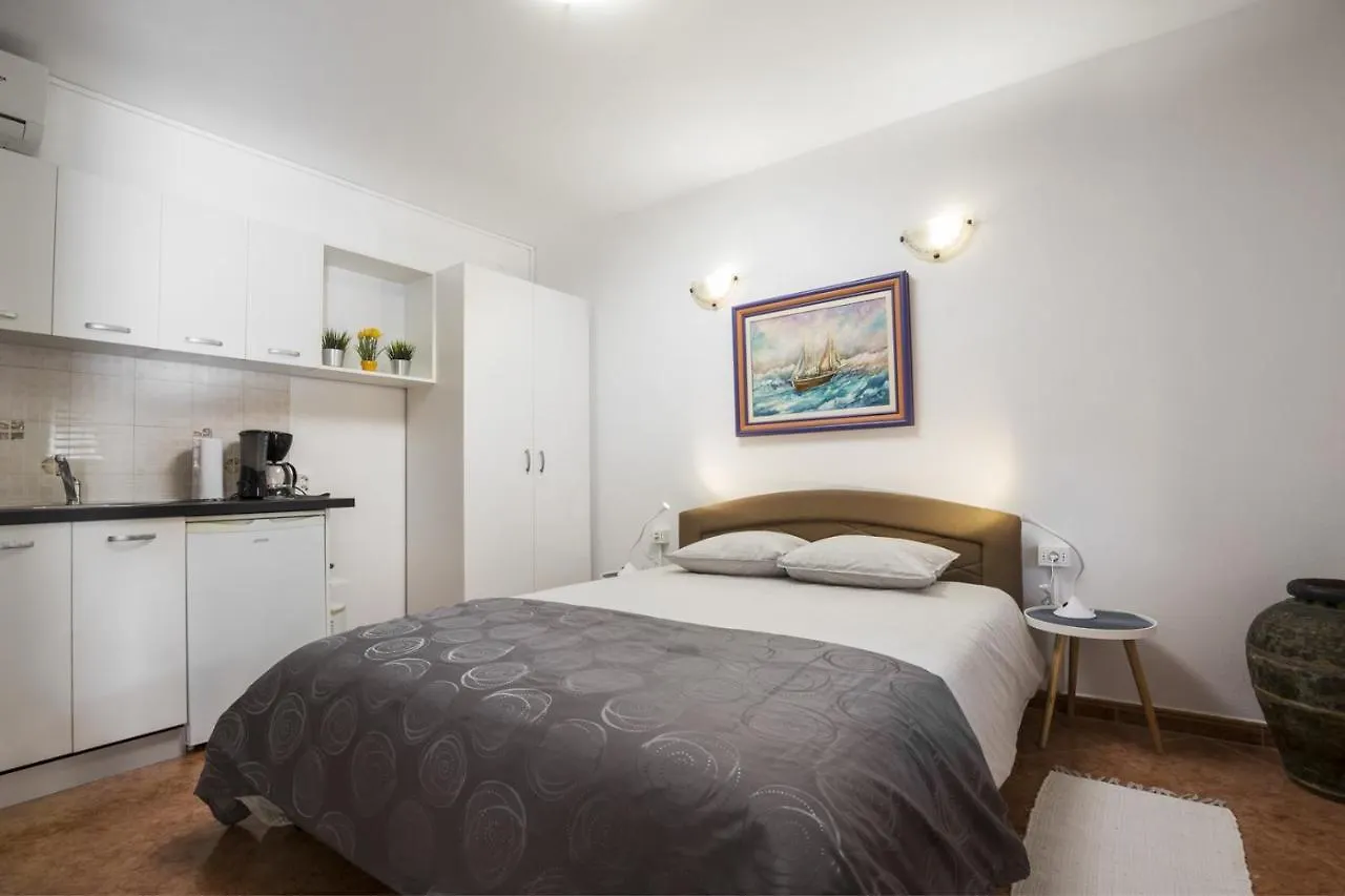 Apartment Dorjan Karmelo Rovinj